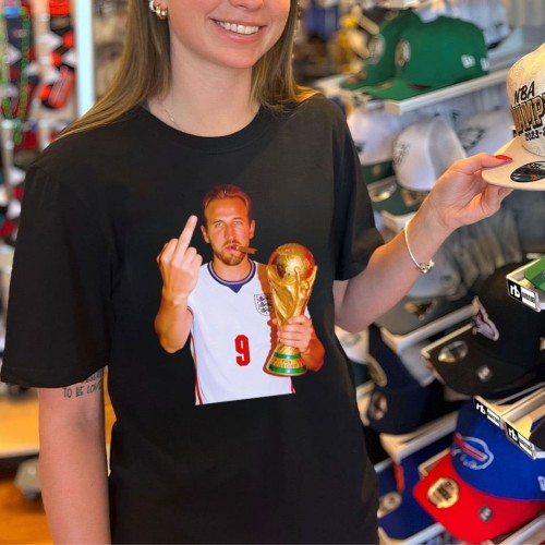 Harry Kane England World Cup Smoking Middle Finger Trophy Shirt, Funny Soccer Fan T-Shirt, Viral Football Meme Graphic Tee, Mens Womens Jersey Gift, Birthday Sport Tops