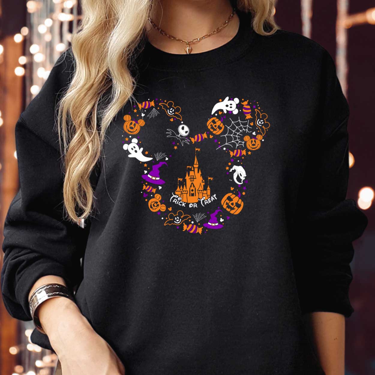 SWEATSHIRT (1823) Trick or Treat Mickey Halloween Castle