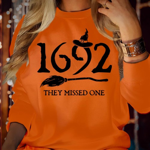 Salem Witch 1692 Sweatshirt, Retro Spooky They Missed One Jumper, Vintage Halloween Broomstick Pullover, Gothic Autumn Lounge Crewneck Top